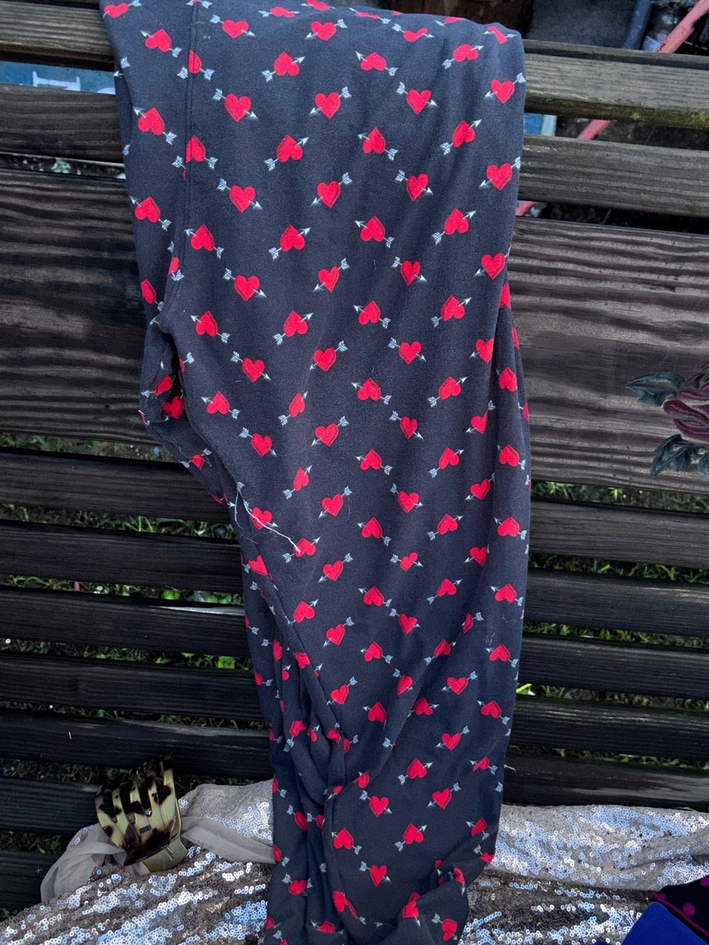LuLaRoe Black Leggings with Red Heart & Arrow Print